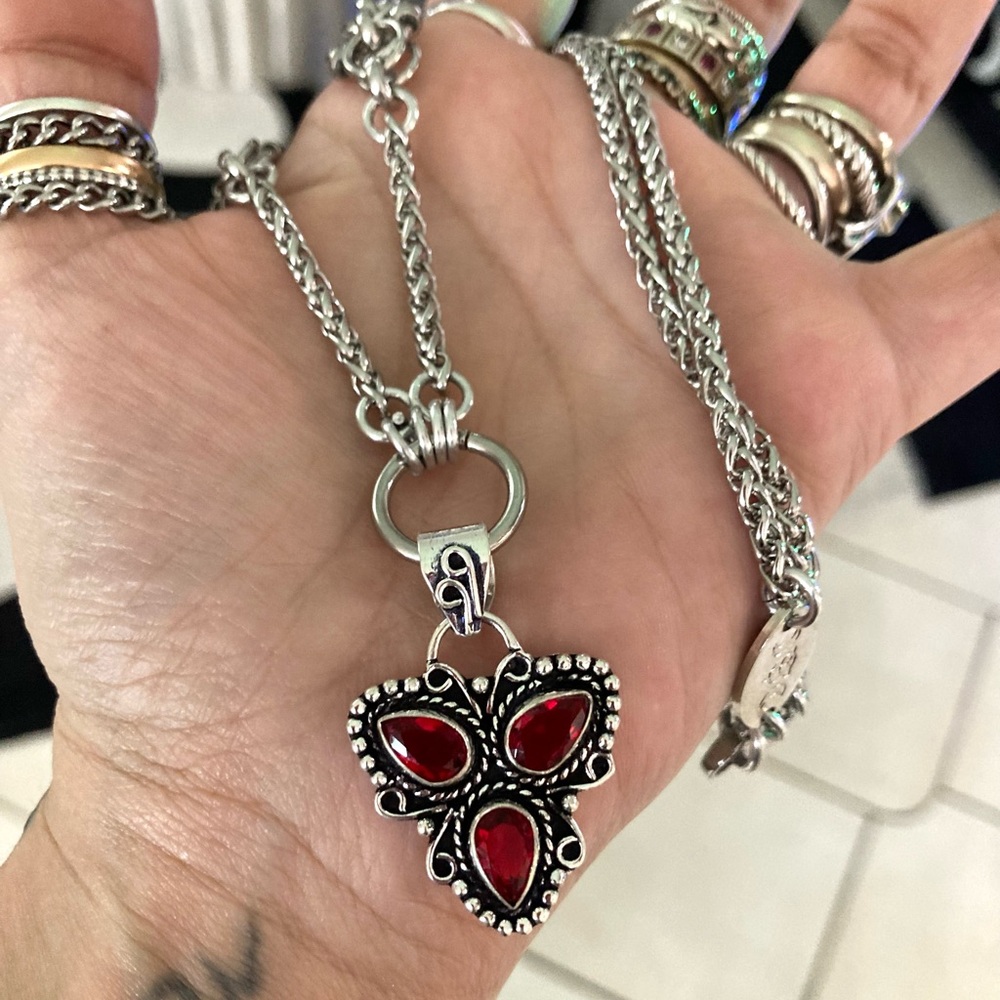 925 sterling silver overlay red garnet triangle Celtic knot maille necklace - Picture 8 of 13